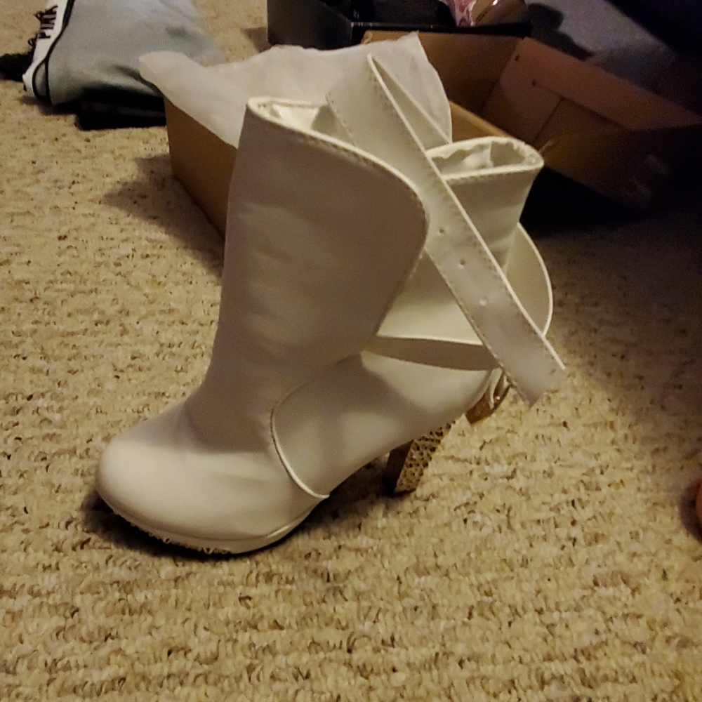 White bottom sparkly heelys